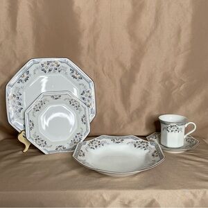Mikasa Fine China Dana Pattern Service For 4